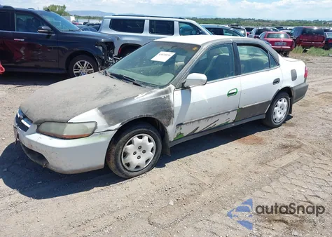 1998 Honda Accord Lx из США, поврежденный, VIN 1HGCG5643WA186587